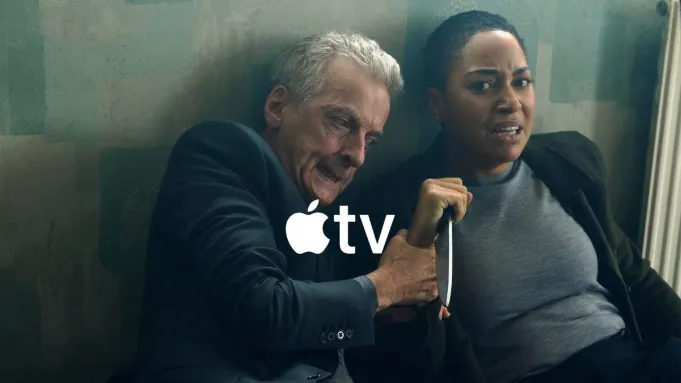 苹果TV重磅官宣！《犯罪档案》第二季4月强势回归，彼得·卡帕尔迪&库什·詹博再掀风暴