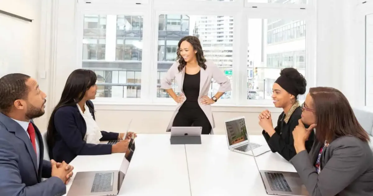 AI时代领导力的新纪元：苹果智能时代如何通过教练重塑卓越领导力