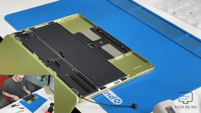 MacBook Neo 拆解：电池、接口和扬声器全部支持独立更换
