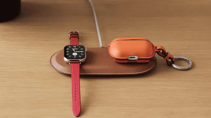 爱马仕推出售价5150美元的皮革MagSafe Duo双充保护套