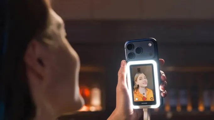 Insta360 Snap 配件，让你用手机后置摄像头拍出更好自拍