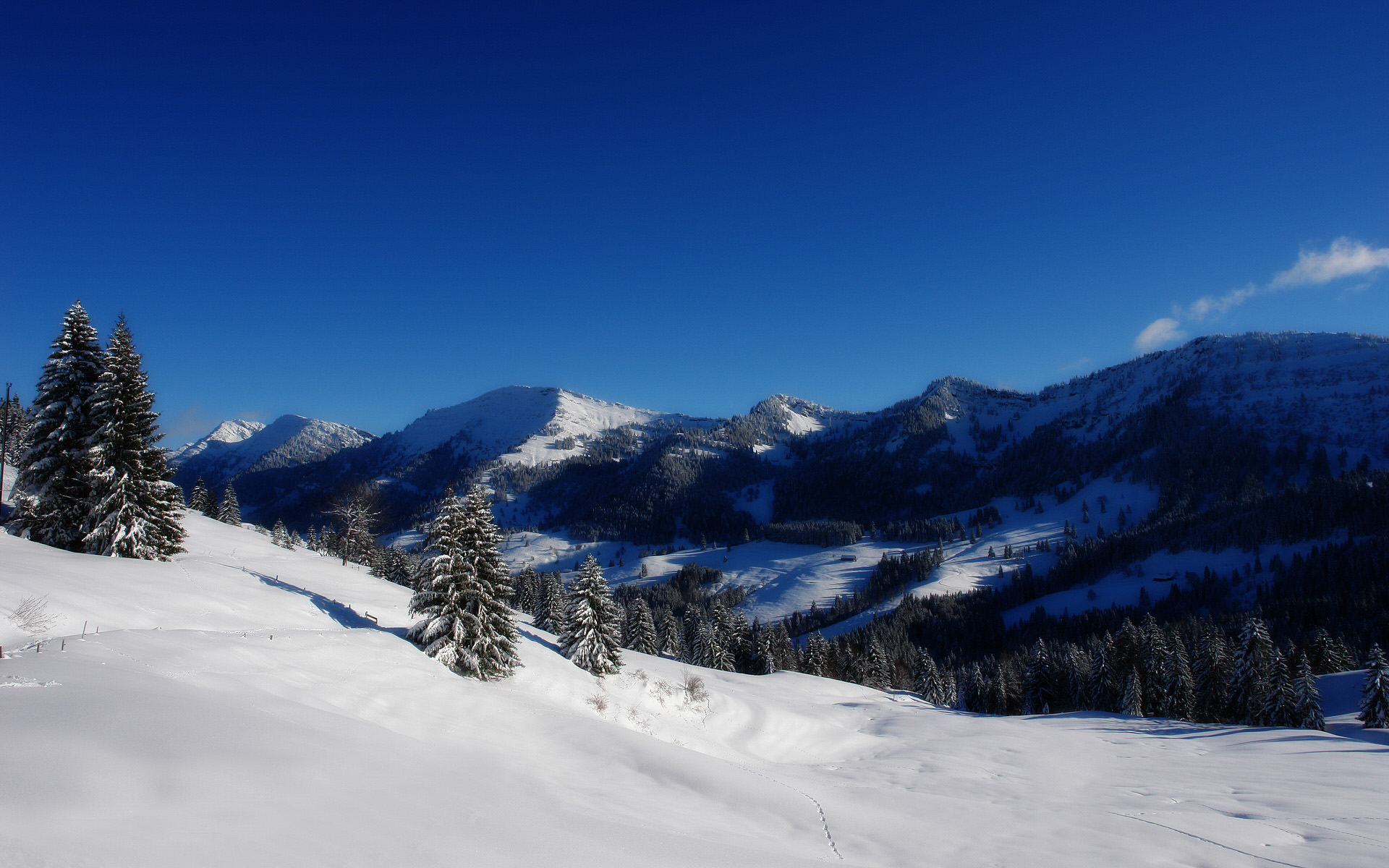 大雪封山高清壁纸