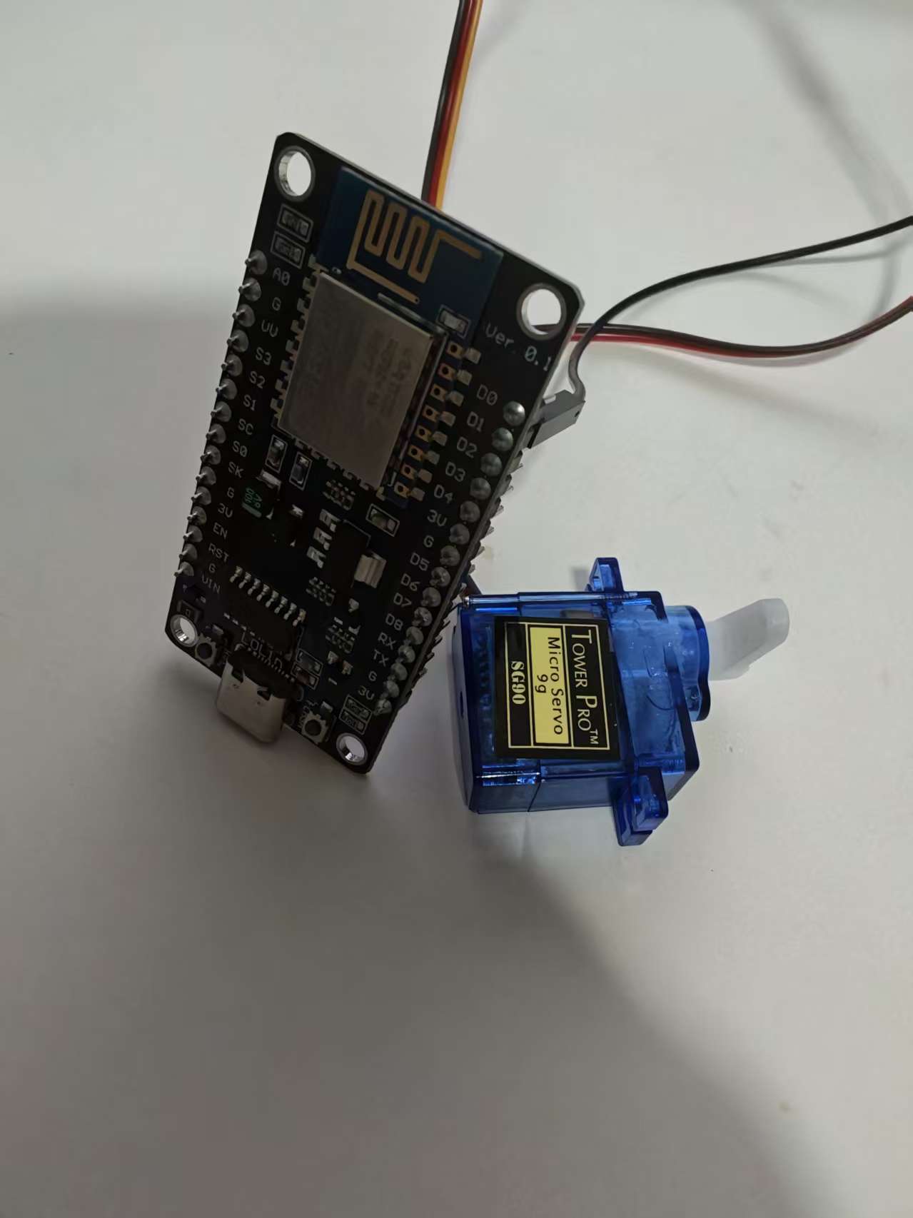 ESP 物联网开发入门2：手指机器人